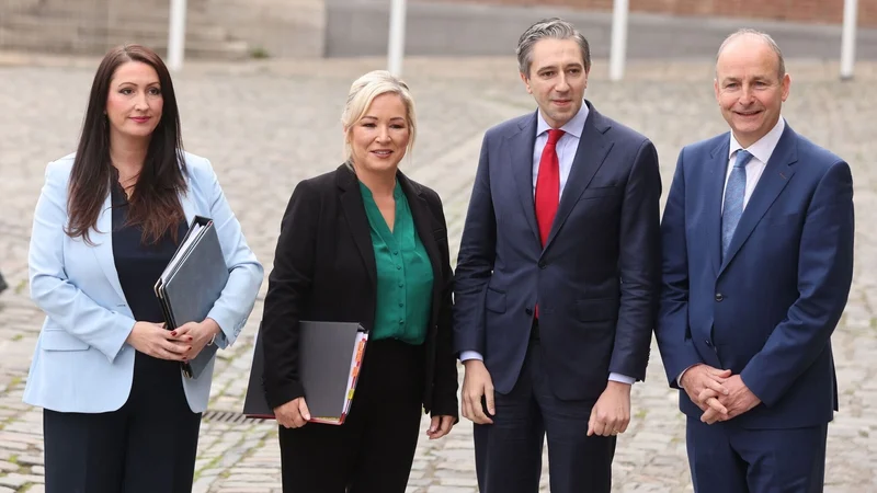 Comhairle Thuaidh/Theas tagtha le chéile i mBaile Átha Cliath