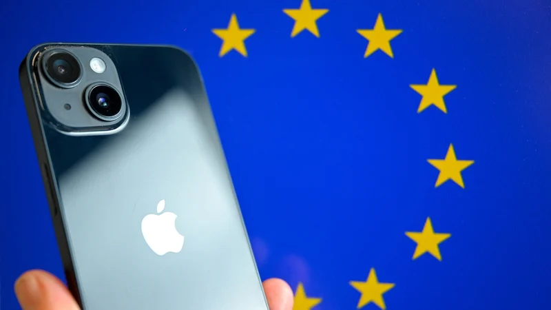 ‘Caithfidh Apple €13 billiún a íoc le hÉirinn’ – rialú is déanaí